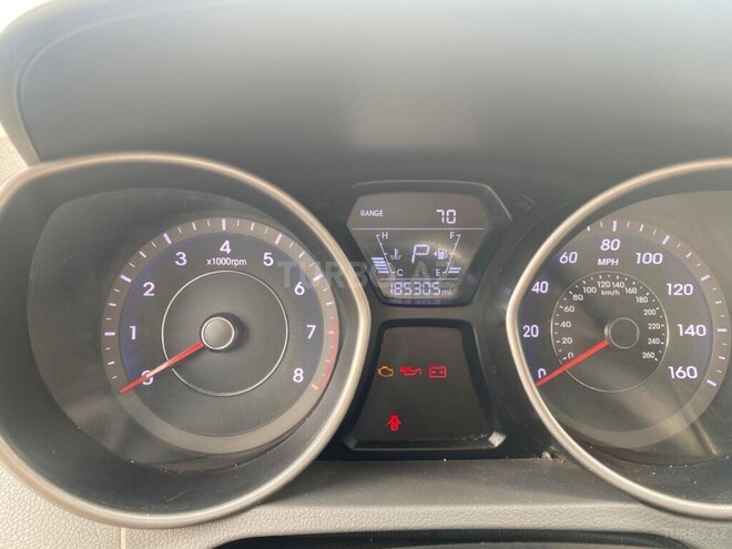 Hyundai Elantra-8