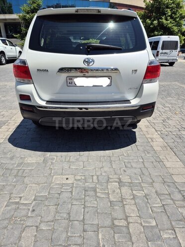 Toyota Highlander-2
