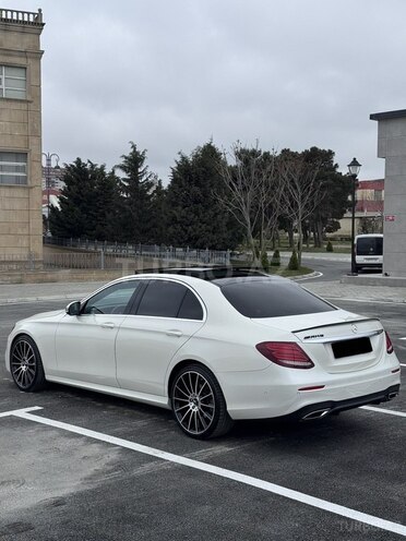 Mercedes E 300 d-5
