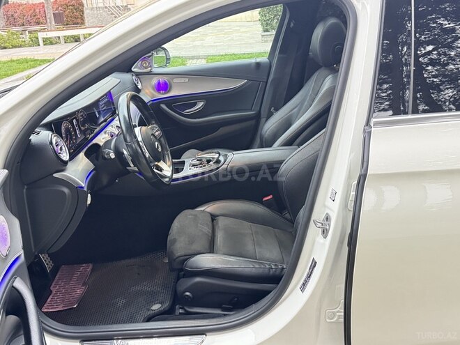 Mercedes E 300 d-10
