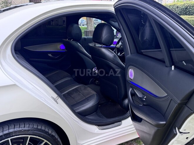 Mercedes E 300 d-15