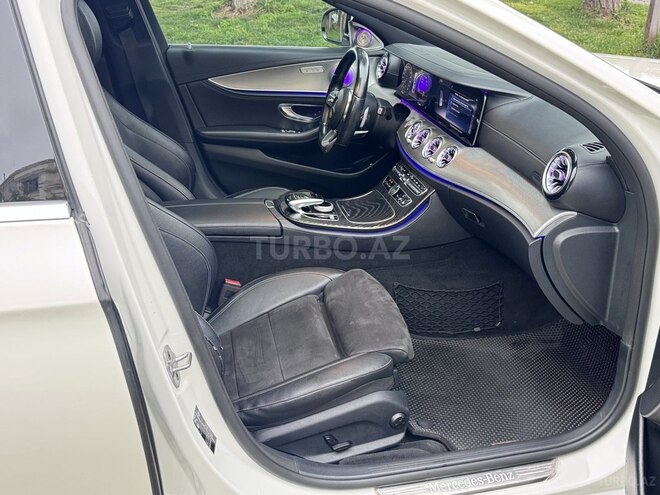 Mercedes E 300 d-12