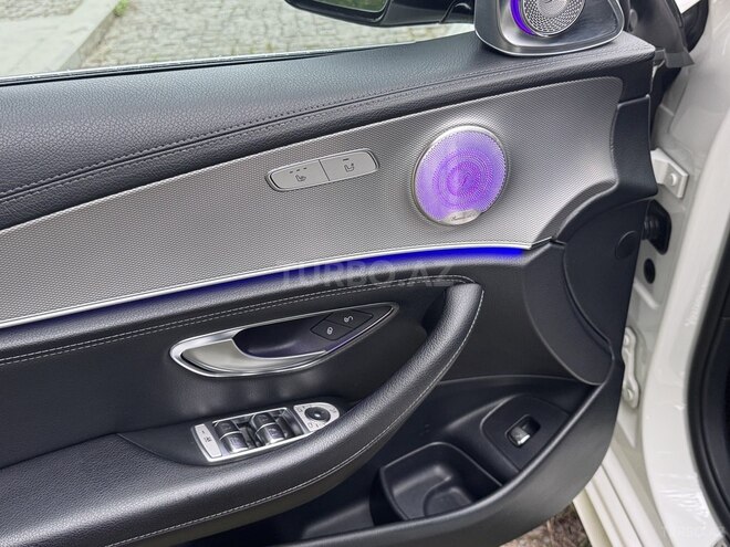 Mercedes E 300 d-16