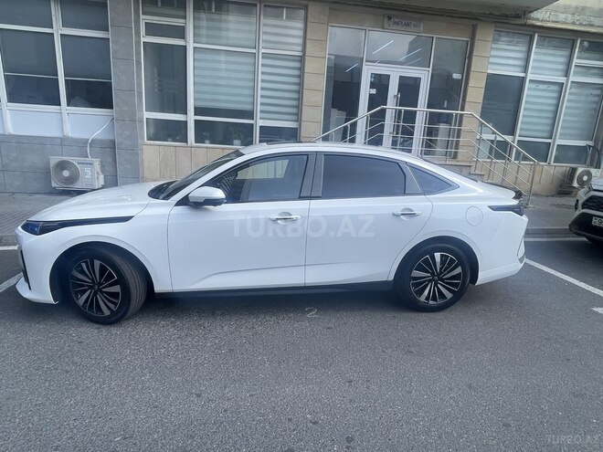 Changan Qiyuan A05-4