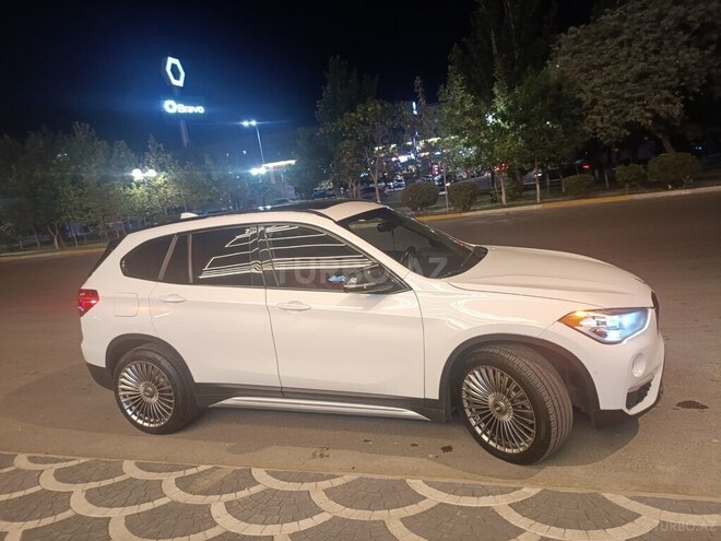 BMW X1-9