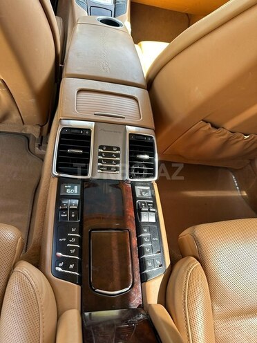 Porsche Panamera 4S-14