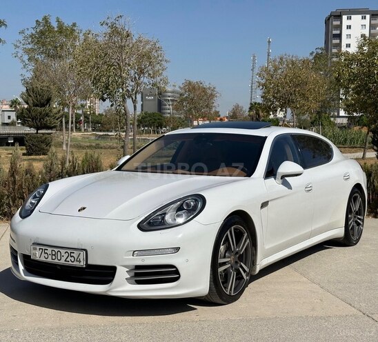 Porsche Panamera 4S-1