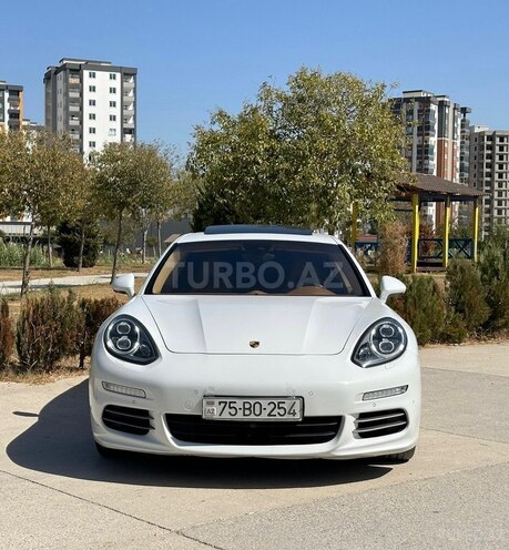 Porsche Panamera 4S-2