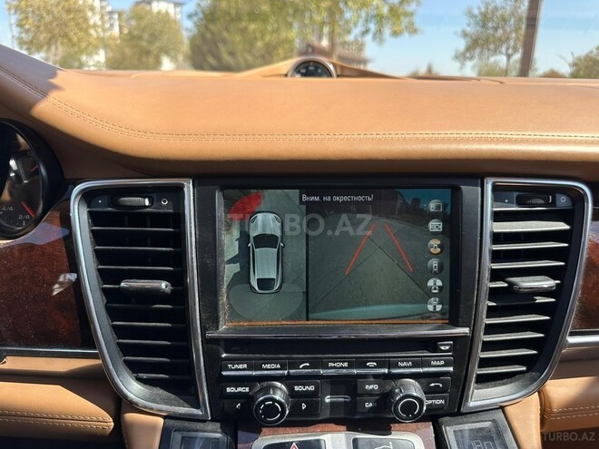 Porsche Panamera 4S-11