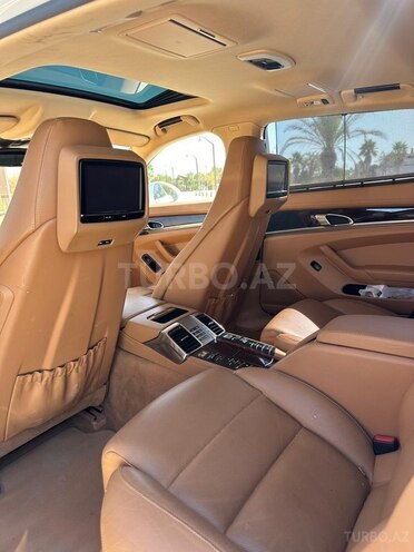 Porsche Panamera 4S-15