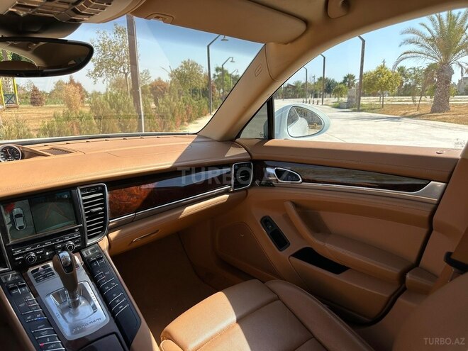 Porsche Panamera 4S-10