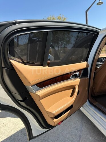 Porsche Panamera 4S-17
