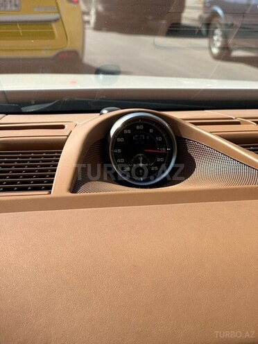 Porsche Panamera 4S-13
