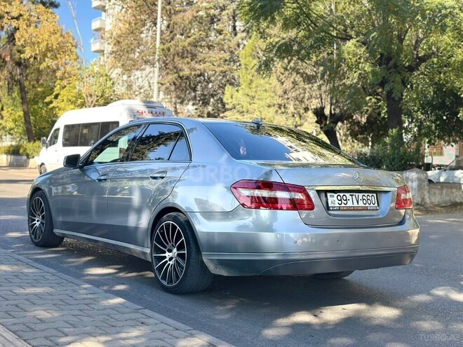 Mercedes E 220-10
