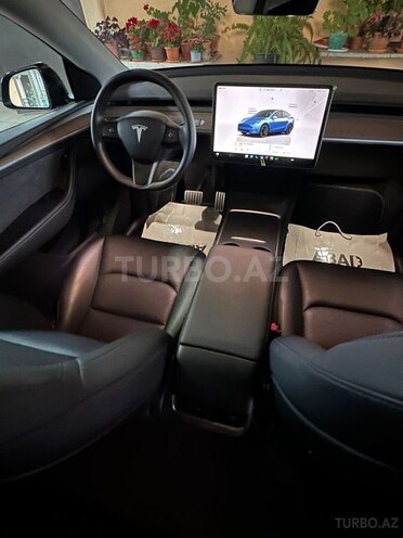 Tesla Model Y-2