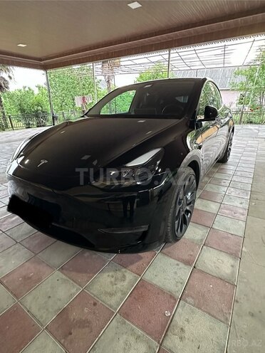 Tesla Model Y-4