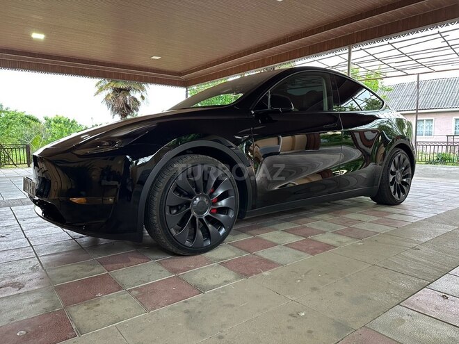 Tesla Model Y-11