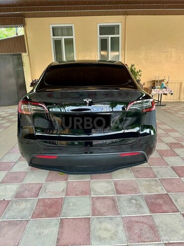 Tesla Model Y-7