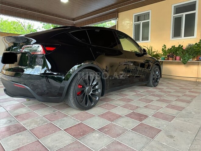 Tesla Model Y-8