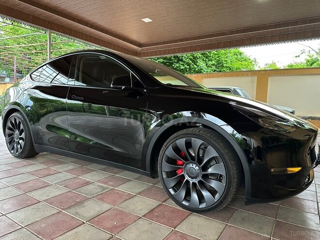 Tesla Model Y-9