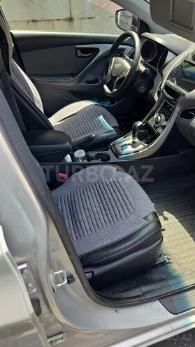 Hyundai Elantra-5