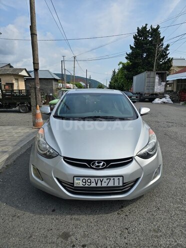 Hyundai Elantra-1
