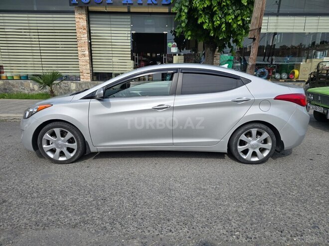 Hyundai Elantra-3