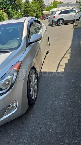 Hyundai Elantra-10