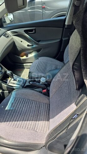 Hyundai Elantra-8