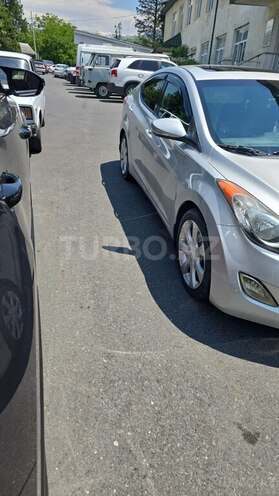 Hyundai Elantra-9