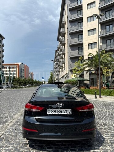 Hyundai Elantra-4