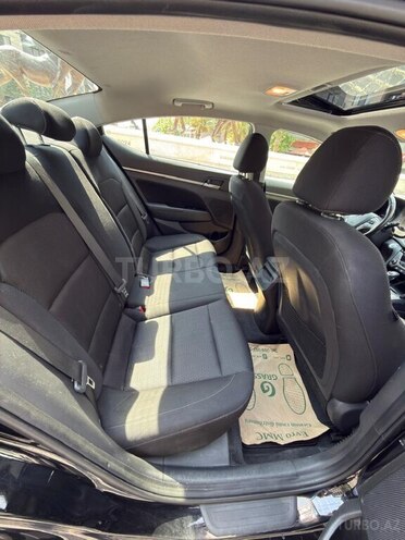 Hyundai Elantra-10