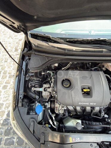 Hyundai Elantra-13