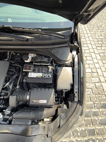 Hyundai Elantra-11