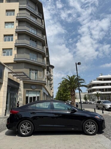 Hyundai Elantra-9