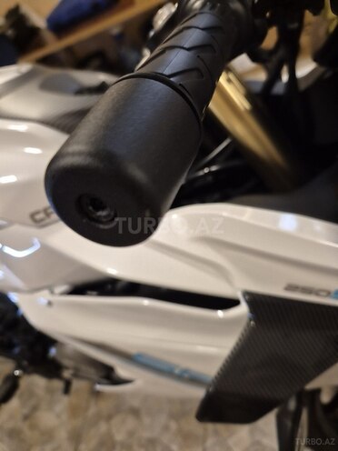 CFMOTO 250 SR-6