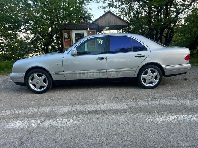 Mercedes E 240-6