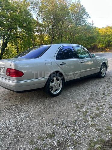 Mercedes E 240-7