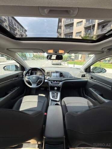 Hyundai Elantra-18