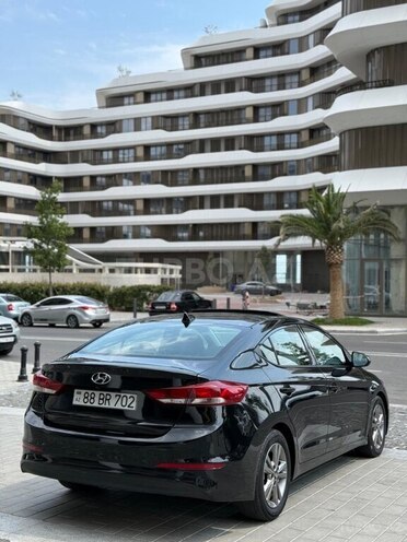 Hyundai Elantra-16