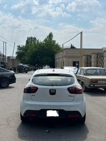 Kia Rio-5