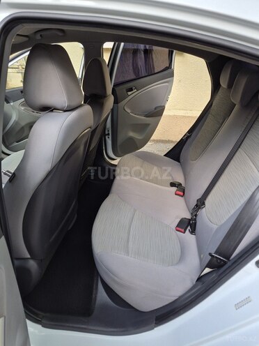 Hyundai Accent-13
