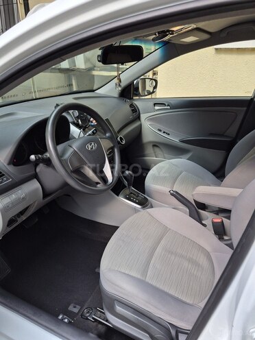 Hyundai Accent-9