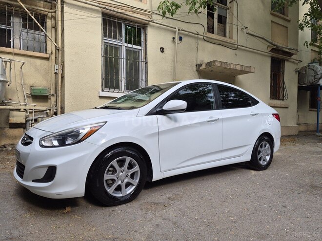 Hyundai Accent-4