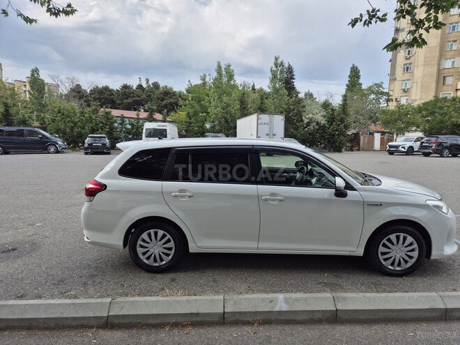 Toyota Corolla Fielder-3