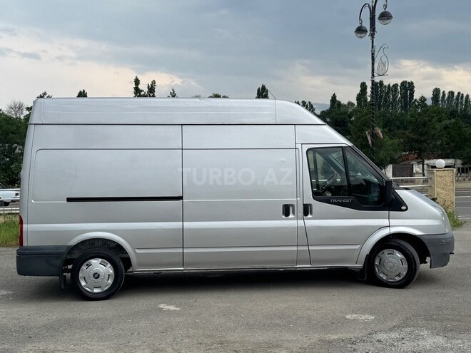 Ford Transit-4