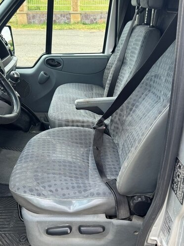 Ford Transit-12