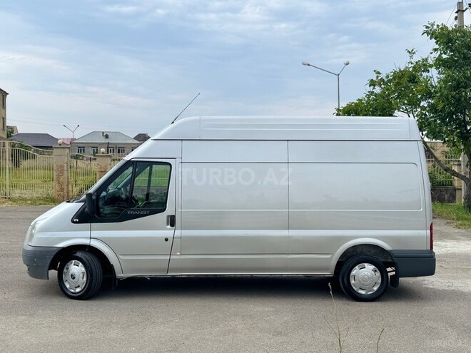 Ford Transit-10