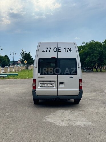 Ford Transit-9