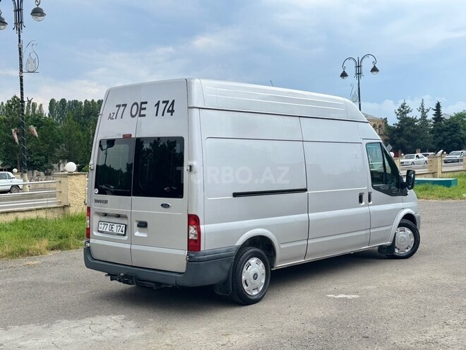 Ford Transit-8
